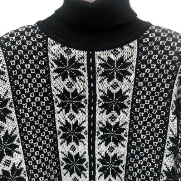 Vintage Snowflake Oversized Turtleneck Sweater Size Medium - Picture 3 of 4
